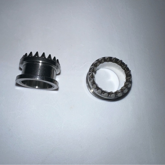 New 16 mm Ear Plugs piercings Earrings lobes never worn - Picture 4 of 7